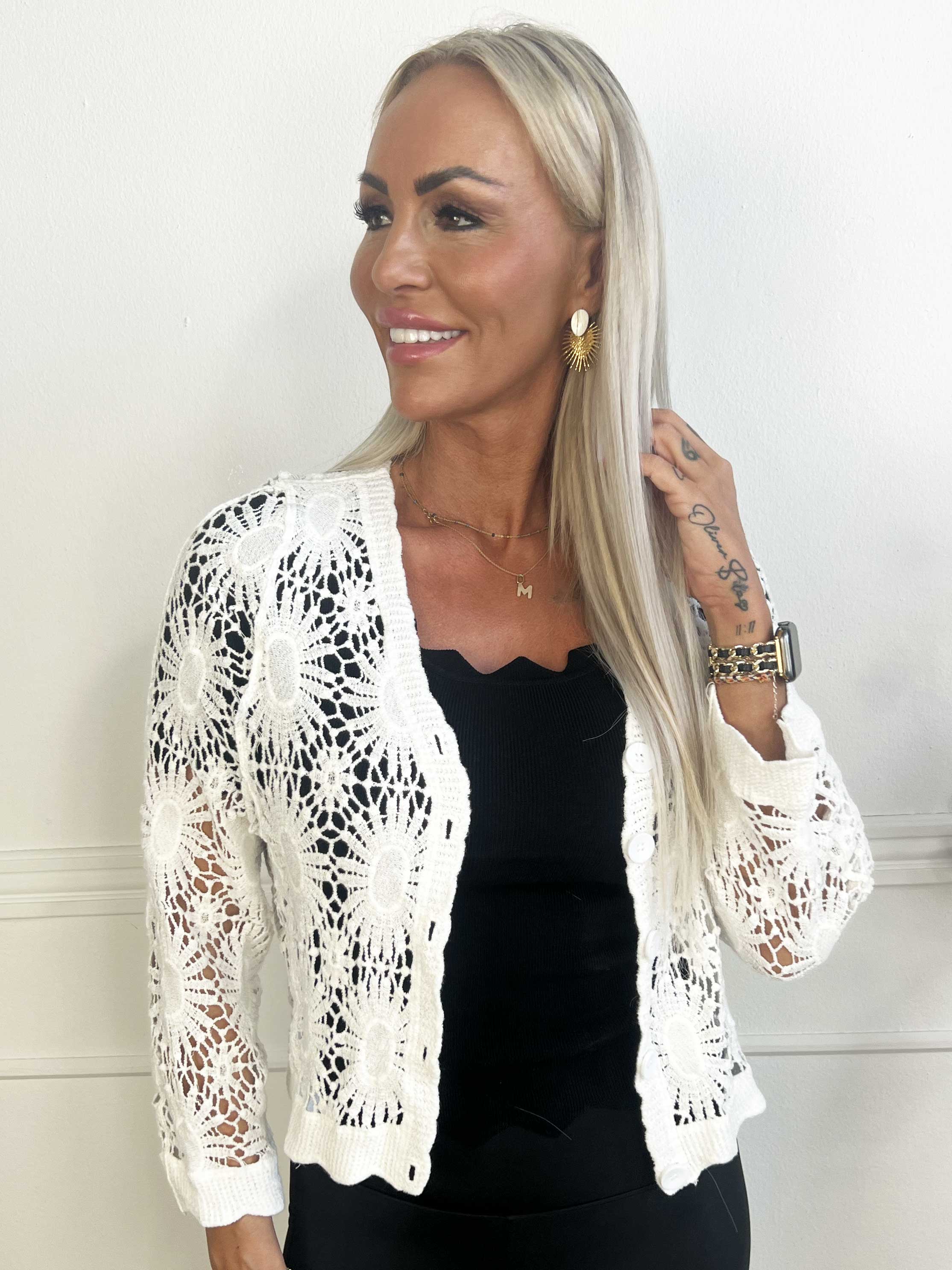 Helina - Kort hæklet cardigan i bomuld med knapper